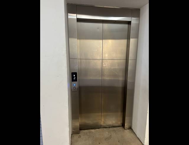 78M² BUILDING TO LET IN WOODSTOCK